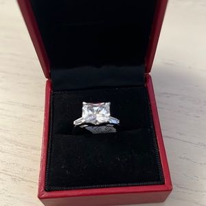 18 carat gold plated CZ ring size 7 Beautiful